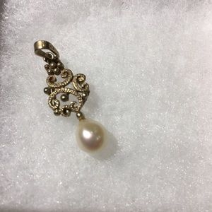 💛Gold and Pearl Pendant💛
